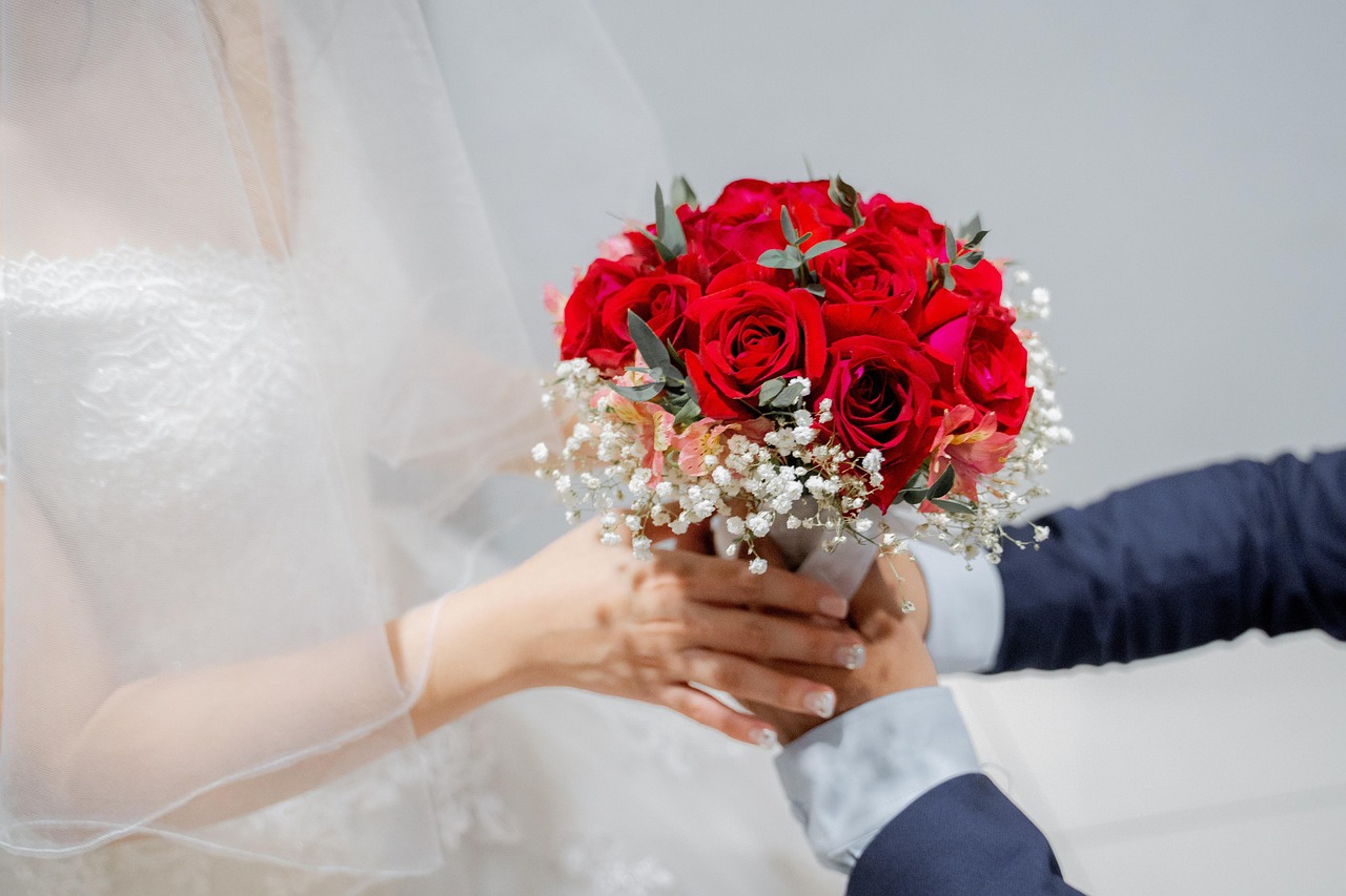 四月浪漫婚礼致辞，亲爱的朋友们，美好时刻共鉴证