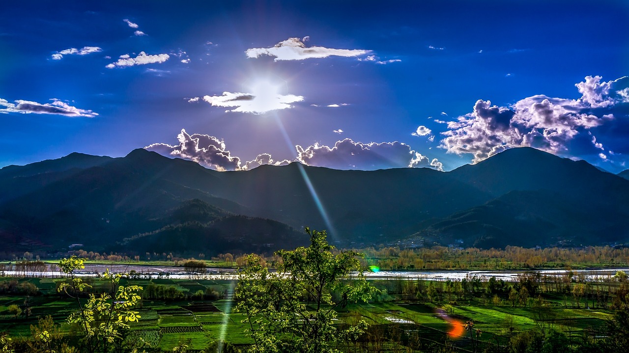 揭秘太原万博广场四月份最新动态，繁华盛景的揭秘